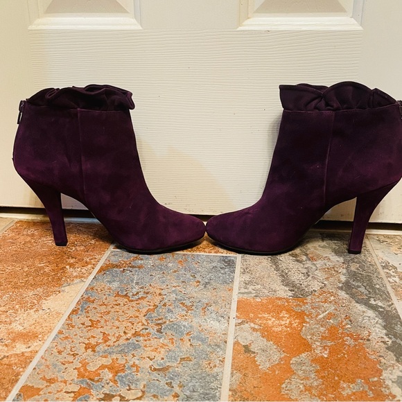 🍇Fabulous Purple Suede Ruffled Top Zip Stiletto Ankle Booties! - Picture 14 of 15